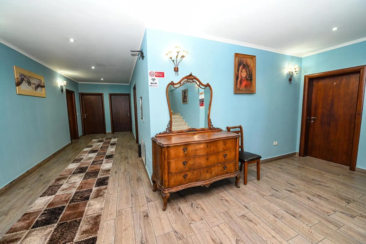 Hotel Epoka شكودر 0*,